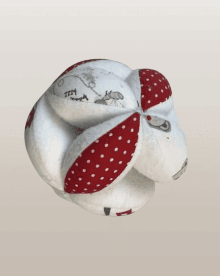 balle_sensorielle_rouge_et_blanche_-atelier_couture_de_marjorie (1)